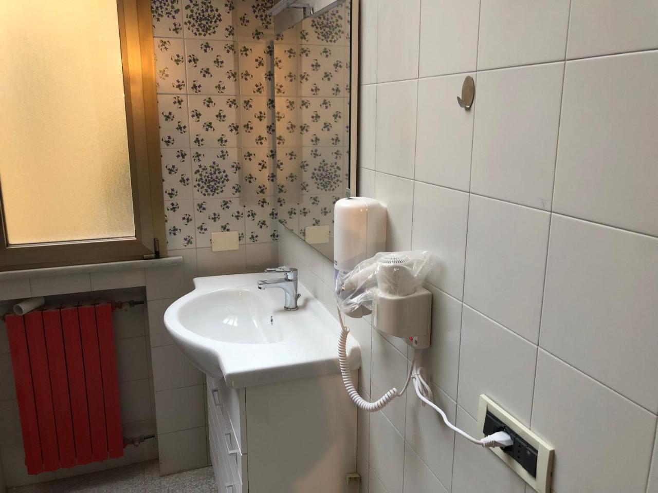 شقة 8- Tourist House Bologna - Light House - Self Check-In المظهر الخارجي الصورة